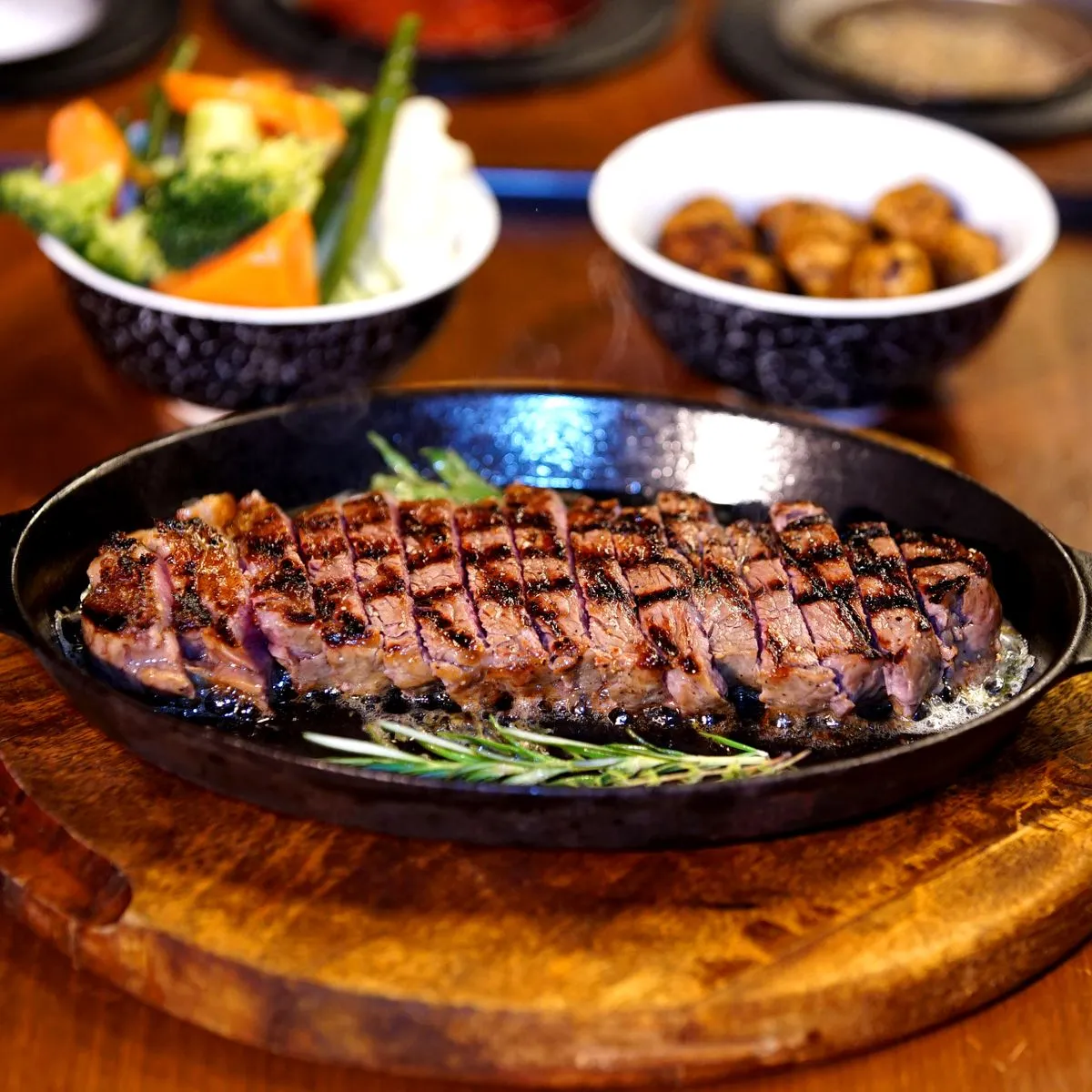 Grilled steak with vegetables