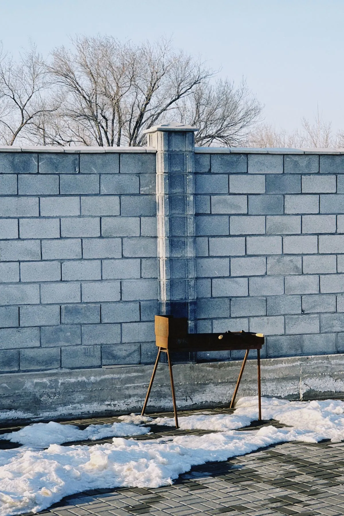 A barbecue outdoors in snowy weather